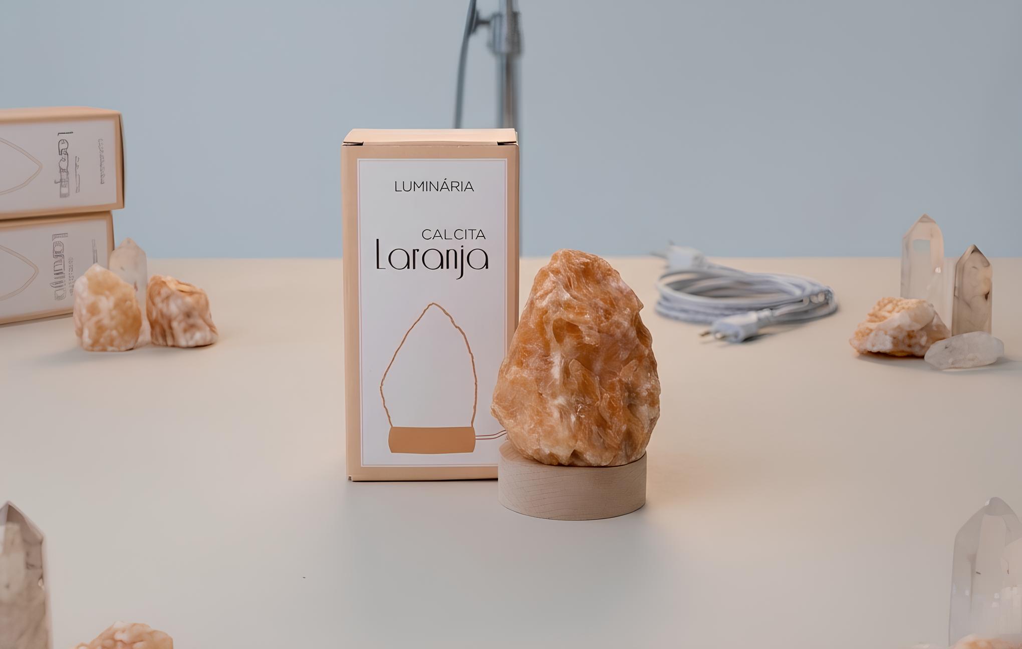 Luminária de Calcita Laranja Bruta: Sucesso entre Clientes em São José dos Campos
